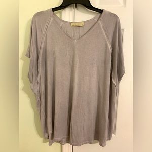 Women’s CeCe How•Very•Loved  Oversized Gray Top Large